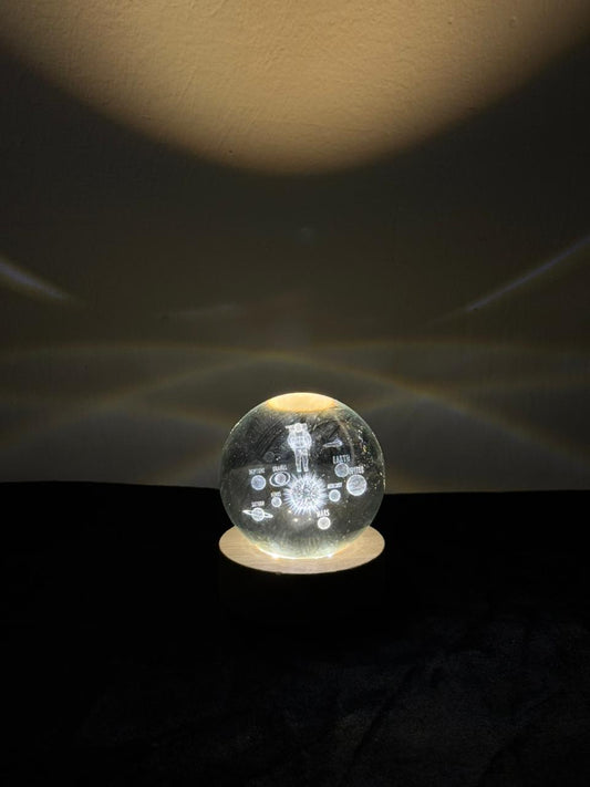 3D ASTRONAUT IN SPACE CRYSTAL BALL LAMP | NIGHT LIGHT WITH WOODEN BASE