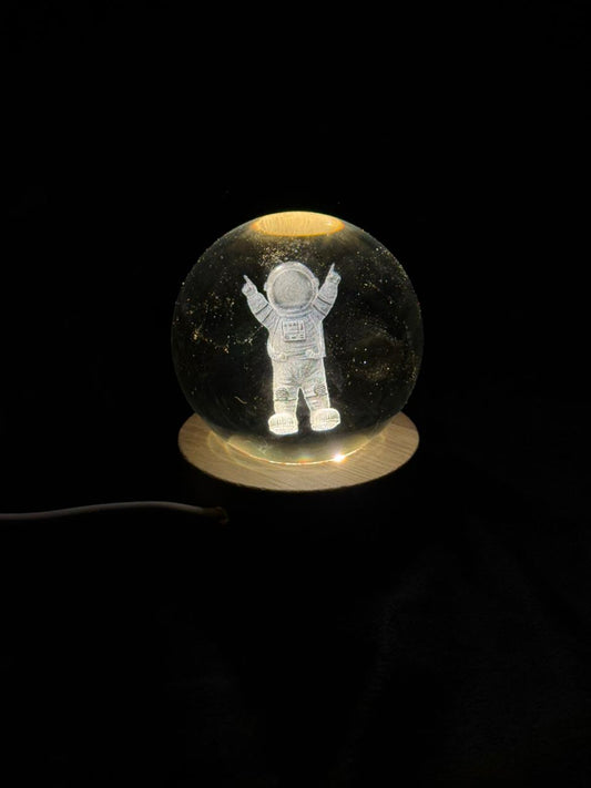 3D ASTONAUT CRYSTAL BALL LAMP | NIGHT LIGHT WITH WOODEN BASE
